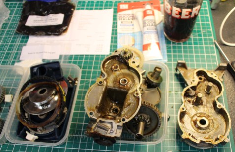 FixItWorkshop, Oct'17, Kenwood Chef A701a, gearbox before cleaning.